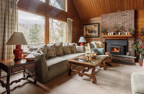 Hunter Ski Chalet | Beautiful Mountain and River View Front Chalet