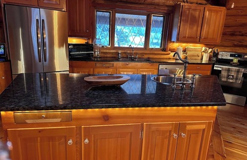 East Kootenay Cabin | Beautiful Mountain Cabin Sleeps 14