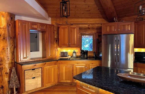 East Kootenay Cabin | Beautiful Mountain Cabin Sleeps 14