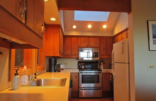 Plymouth House | Beautiful Mountain Getaway for Skiing