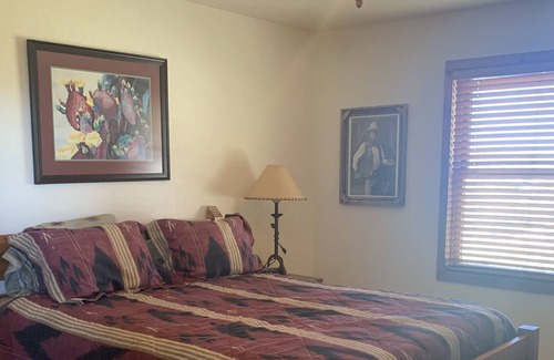 Springerville Other | Beautiful mountain getaway with hot tub and game room.