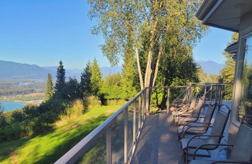 Chilliwack House | Beautiful Mountain Home - Amazing Views & Hot Tub