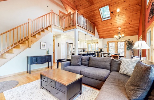 Bartlett House | Beautiful mountain home with private hot tub, fireplace & firepit - ski nearby