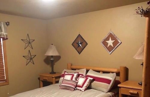 Wisdom House | Beautiful Mountain Lodge - Big Hole Valley, Montana