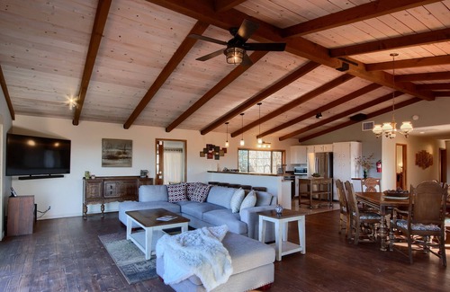 Mariposa House | Beautiful Mountain Top Retreat-Spectacular Views/Hot Tub - Close to Yosemite