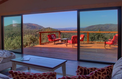 Mariposa House | Beautiful Mountain Top Retreat-Spectacular Views/Hot Tub - Close to Yosemite