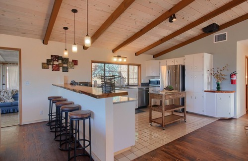 Mariposa House | Beautiful Mountain Top Retreat-Spectacular Views/Hot Tub - Close to Yosemite