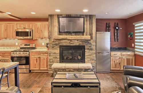 Boyne Falls Condo | Beautiful Mountain Villa Condo | Gas Fireplace | Walk to Slopes | 3 Bedroom