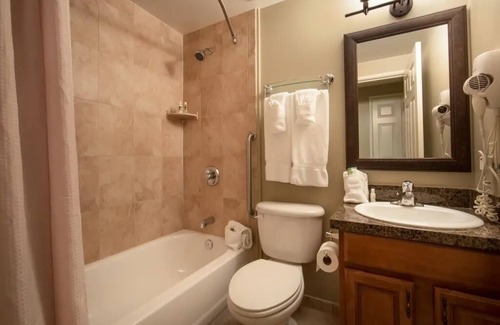 Brownsville Condo | Beautiful Mountainside Escape - 2 Bed 2 Bath Condo