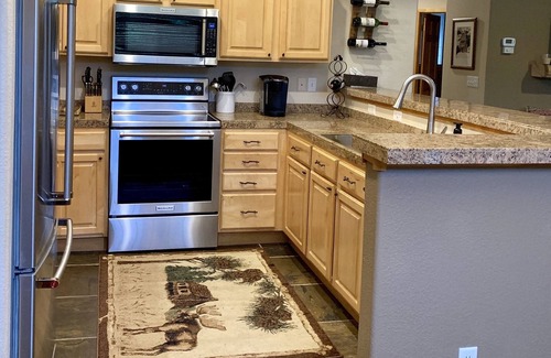 Silverthorne House | Beautiful Mountain Views - Luxury Riverside Townhome - Private Hot Tub - WIFI