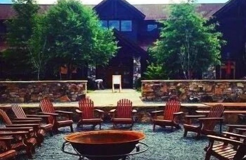 Roseland Apartment | Beautiful Mountain View’s near Wintergreen breweries wineries Dog friendly