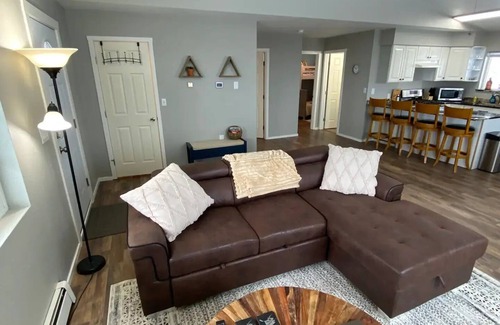 Eagle River House | Beautiful Mountainside Escape