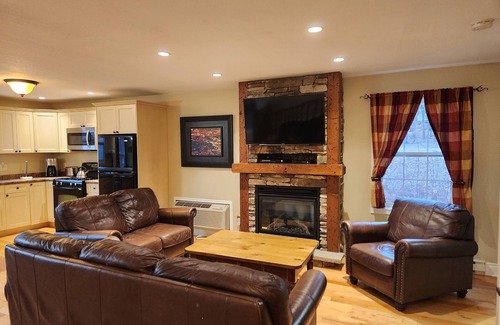 Lake of Bays Cottage | Beautiful Muskoka Cottage with Amenities on the Shores of Lake of Bays