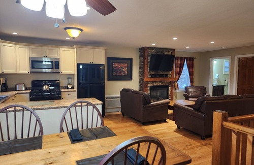 Lake of Bays Cottage | Beautiful Muskoka Cottage with Amenities on the Shores of Lake of Bays