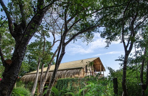 Santa Maria Tonameca House | Beautiful & Eco Cabaña in Forest w/ Ocean View