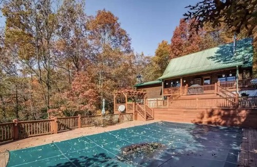Jasper Cabin | Beautiful N. GA cabin with a pool, trails and waterfalls (Pet-friendly)