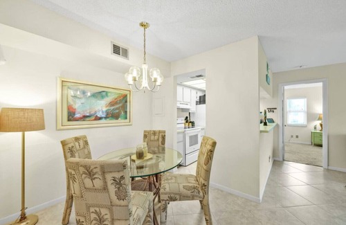 Naples Condo | Beautiful Naples Condo 2/2, 55+ community!