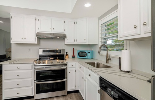 Naples Park House | Beautiful Naples Home, walk to the Beach!
