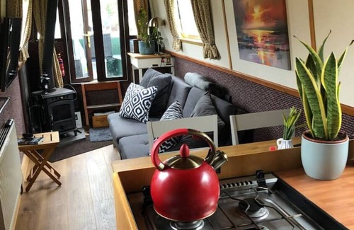 Cambridge City Centre Boat Rental | Beautiful Narrowboat Glyndwr