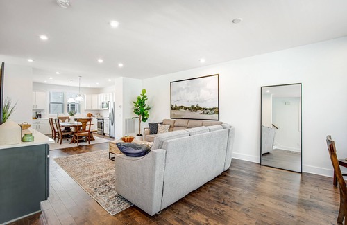 Madison Condo | Beautiful Nashville Home w/Private Washer & Dryer, Free WiFi, Deck, Central AC