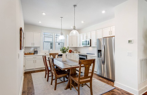 Madison Condo | Beautiful Nashville Home w/Private Washer & Dryer, Free WiFi, Deck, Central AC