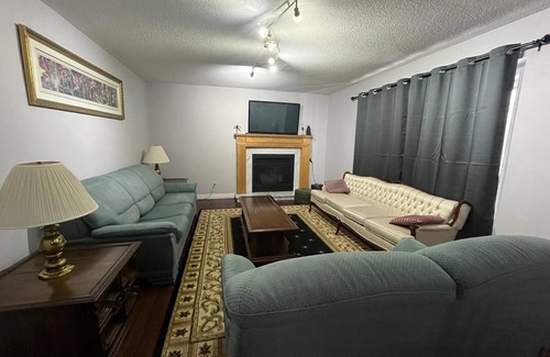Caledon House | Beautiful nature themed house. (10 minutes from Orangeville downtown)