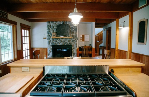 Gearhart House | Beautiful Neacoxie Creek Front, Hot Tub, Short Walk to Beach, Kayak from Yard