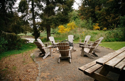 Gearhart House | Beautiful Neacoxie Creek Front, Hot Tub, Short Walk to Beach, Kayak from Yard