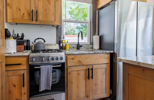 Cody House | Beautiful NEW 1-bed, 1-bath right in downtown Cody! Sleeps up to 4.