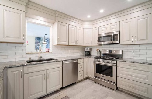 A-Zone House | Beautiful New 4 bed/4 bath - 3 blocks to beach