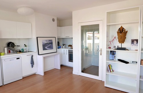 Avignon City Centre Apartment | BEAUTIFUL NEW APARTMENT QUIET BRIGHT HYPER CENTER WITH PRIVATE GARAGE