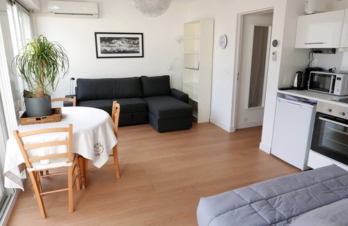 Avignon City Centre Apartment | BEAUTIFUL NEW APARTMENT QUIET BRIGHT HYPER CENTER WITH PRIVATE GARAGE
