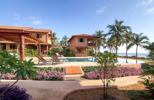 Troncones House | Beautiful, new beachfront villa-saltwater pool, gardens, directly on the ocean!