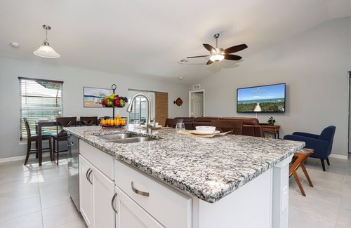 Jacarandas House | Beautiful New Construction Sun and Fun