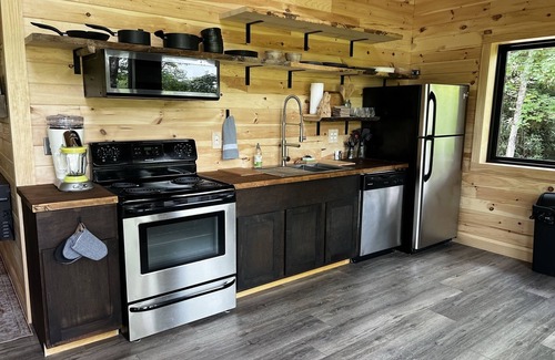 Topton Cabin | Beautiful New Construction Cabin in Nantahala Gorge!