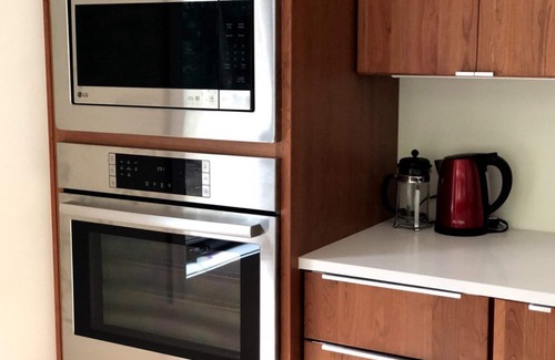 Baraboo Cottage | Beautiful new contemporary home, quiet wooded lot minutes from Devils Lake