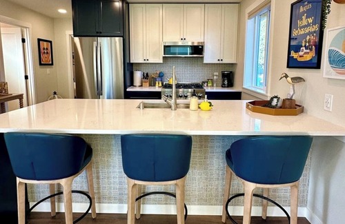 Ocean Shores House | Beautiful, new cottage on the canal of Ocean Shores