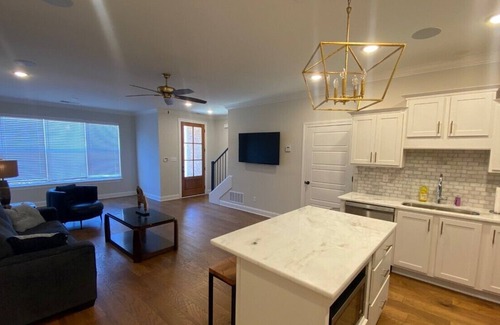 Oxford Condo | Beautiful new Fieldstone Farms 3/3.5 Condo 2 miles from the Grove