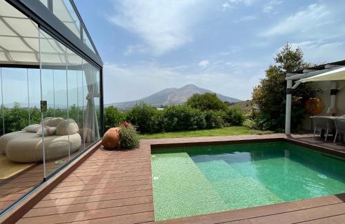Coin House | Beautiful New Home & Pool Mountain View