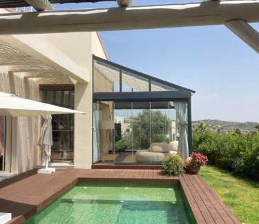 Coin House | Beautiful New Home & Pool Mountain View