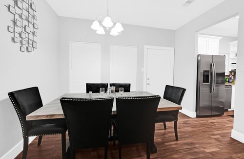 Southeast Houston House | Beautiful new home very close to a lot of restaurants and shops. Ni