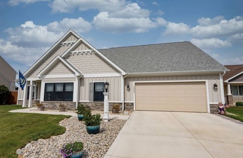 Laotto House | Beautiful New House in great Northern neighborhood- close to all!