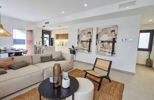 Los Alcazares Villa | Beautiful new luxury villa with private pool for families and friends in Spain!