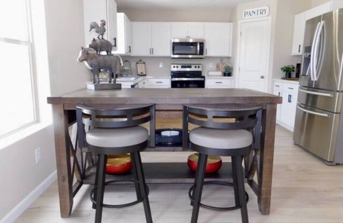 Bullhead City House | Beautiful NEW Modern Home - Minutes from the river, lake and casinos!