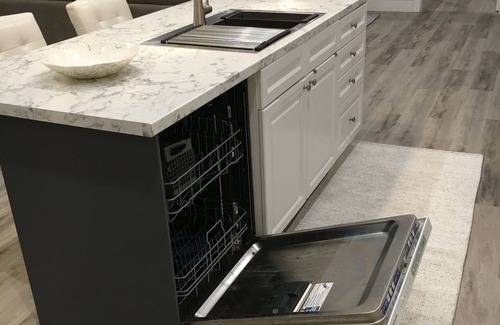 Collingwood Apartment | Beautiful, new, private apartment in Downtown Collingwood. Walk to all amenities