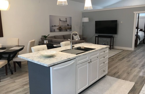 Collingwood Apartment | Beautiful, new, private apartment in Downtown Collingwood. Walk to all amenities