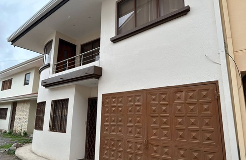 Huayna-Capac House | Beautiful new spacious luxury home