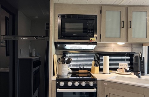 Port Bolivar House | Beautiful NEW 2023 camper covered on concrete slab. Sit and enjoy the barges