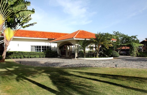 Los Mangos Villa | Beautiful New Villa Near the Beach
