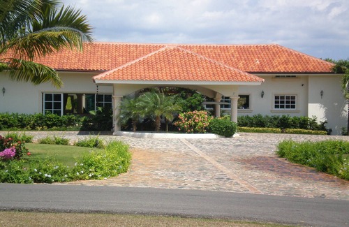 Los Mangos Villa | Beautiful New Villa Near the Beach